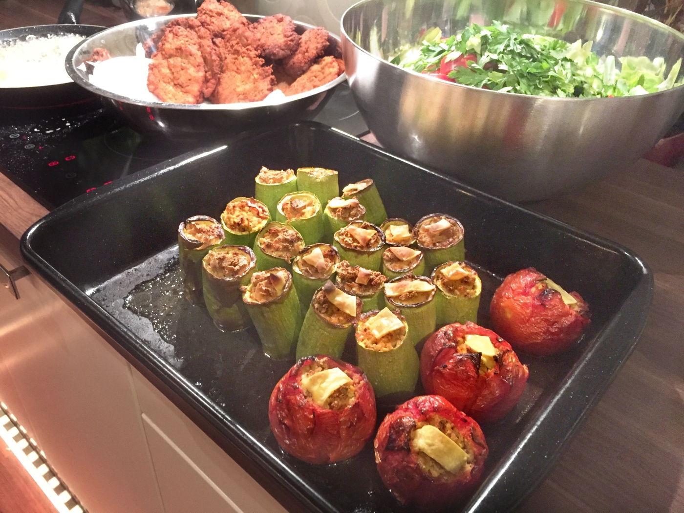 zucchini tomate gefüllt tofu falafel patties vegan